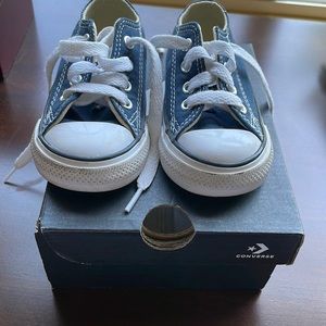 Navy blue converse toddler size 4